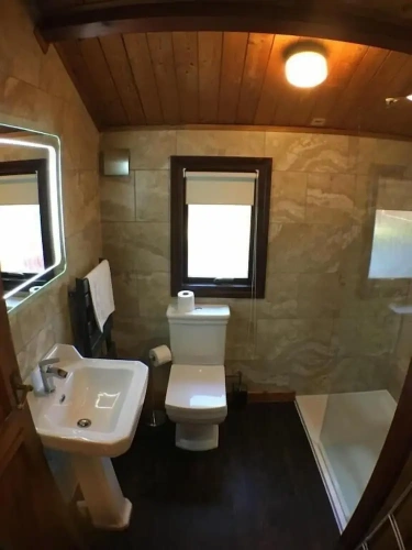 2 Bedrooms Chalet