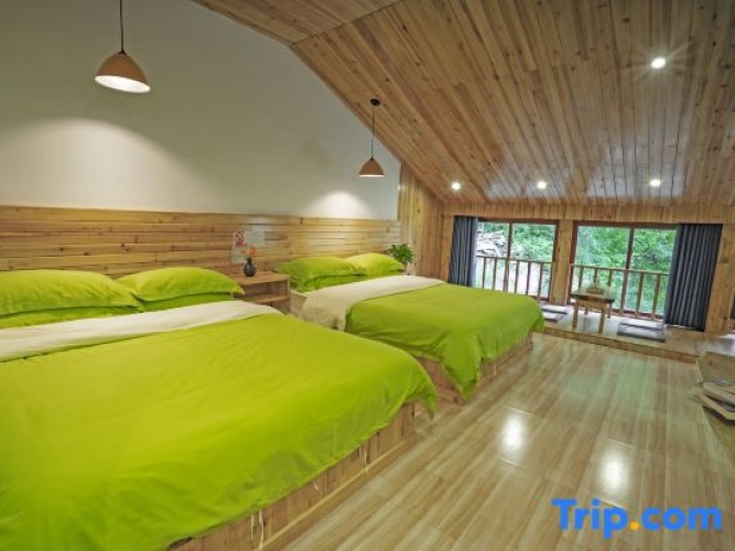 Standard Triple room with mountain view