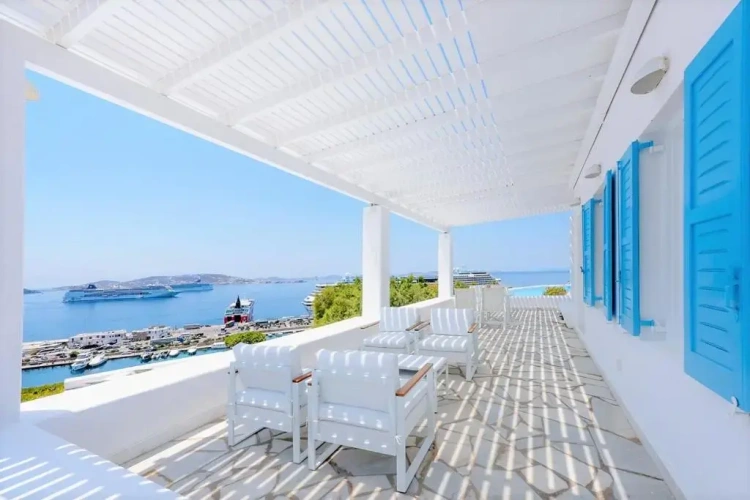 2 Bedrooms Villa