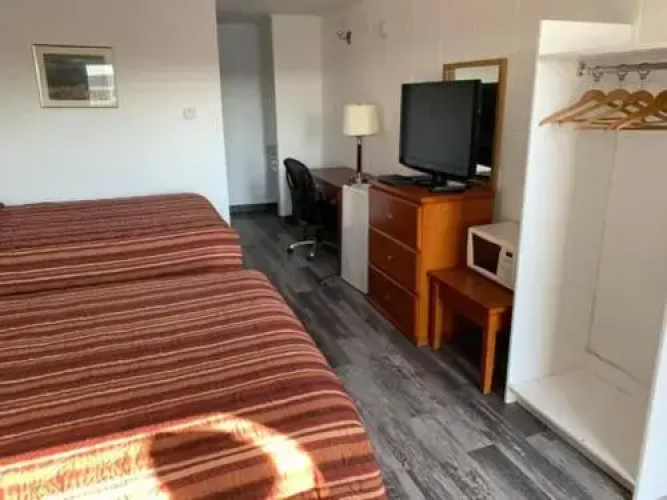 Raven Motor Inn