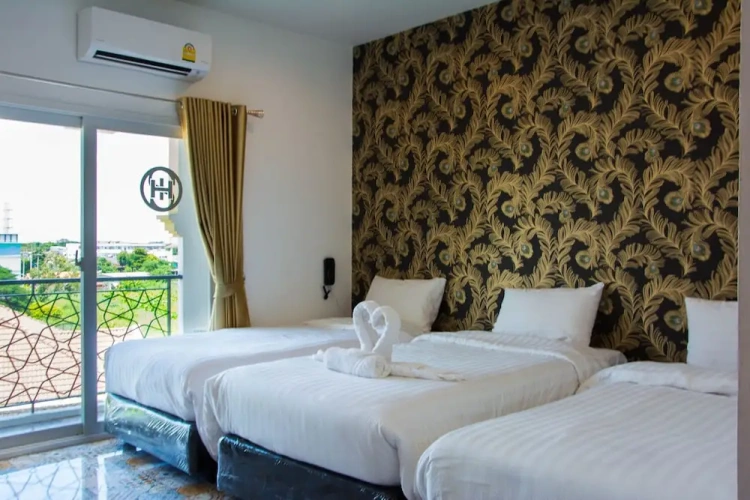 Standard Triple room with balcony
