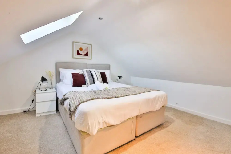 Bright & Airy 3-Bed with Parking