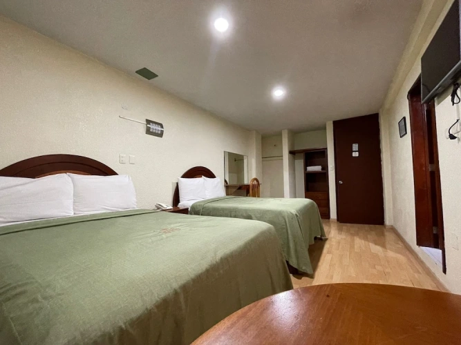 6 Bedrooms Bed in Dorm
