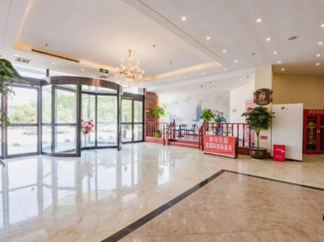 Urban Garden Hotel (Luyi Times Square)