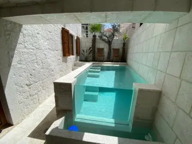 St Charles Apartment