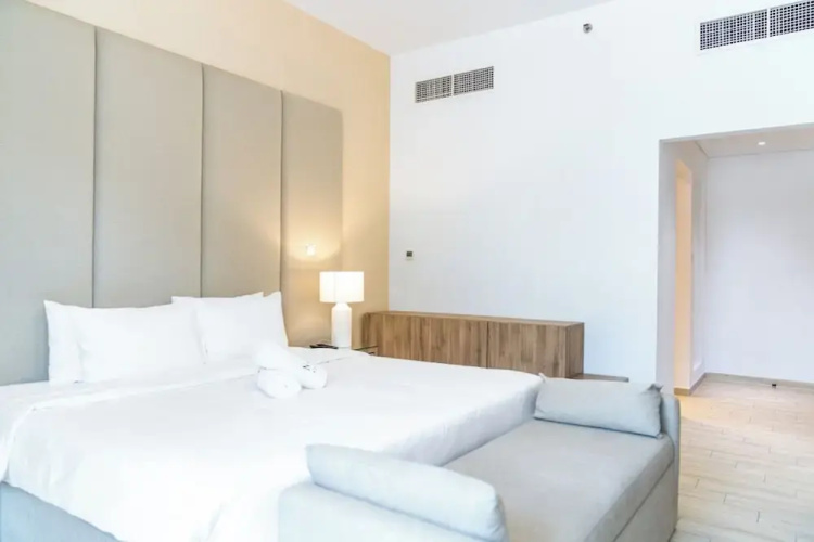 Cozy Chic 2BR - Pool Gym Access - JVC