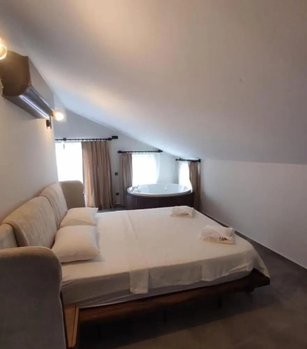 Super Delux 6-bed Villa Brave