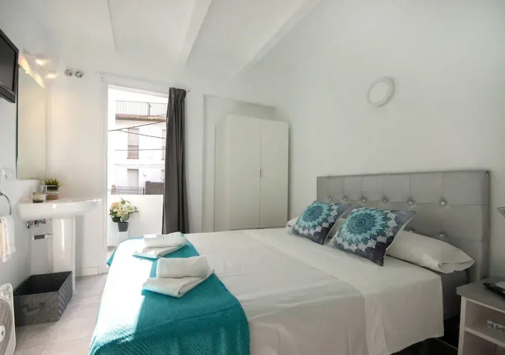 Lets Holidays rooms Cadaques