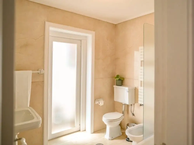 Standard Twin room with courtyard view