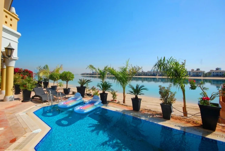 4 Bedrooms Villa