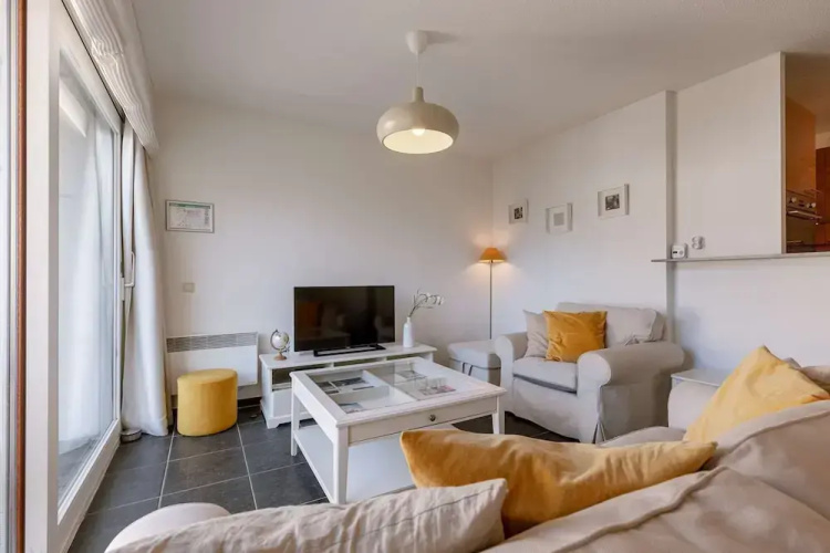 Cozy Apartment for 4 With Parking