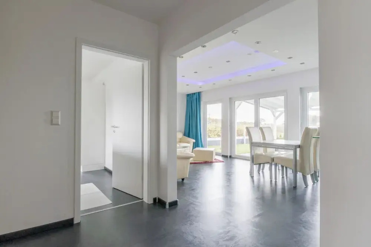 Private House Best Hain (5553)