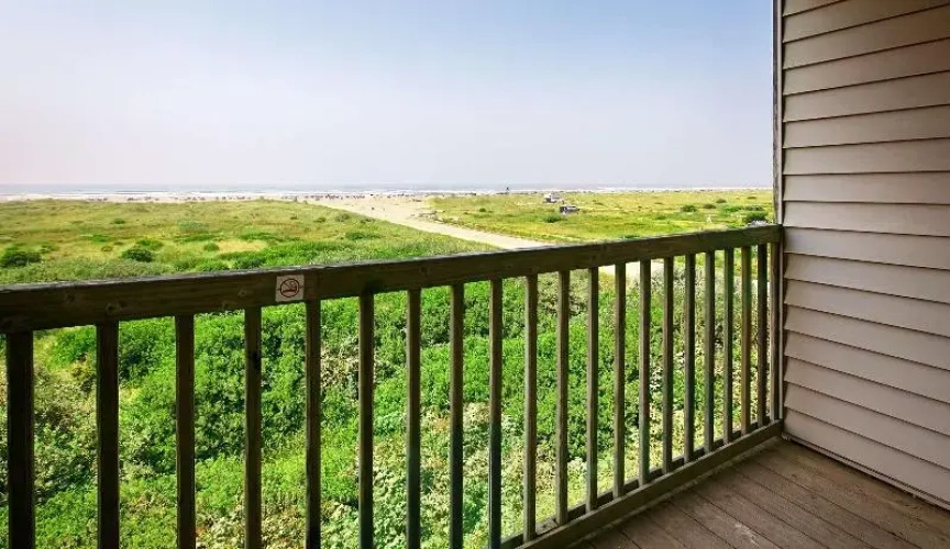 Standard Quadruple room with balcony and seafront