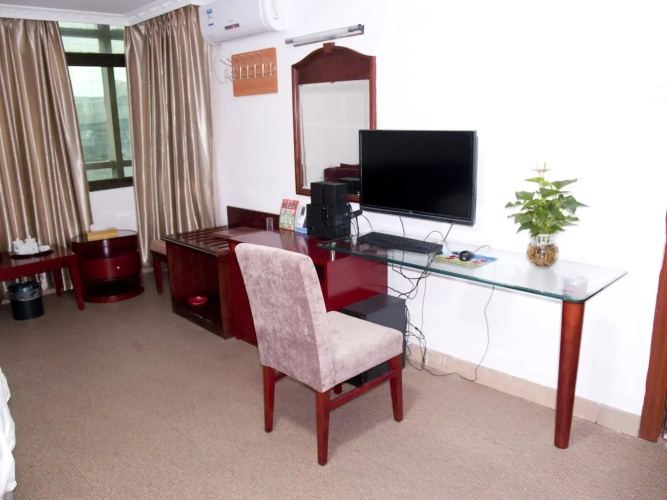 Sanyang Hotel(深圳三阳酒店（深圳双龙地铁站店）)