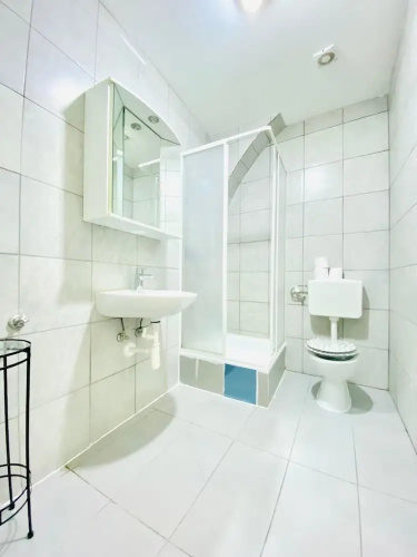 Cozy 3 Bedroom Apartment in Quiet Area