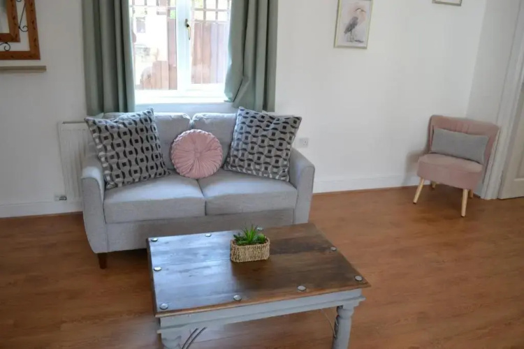 Number 1 Lytton Tree Lodge