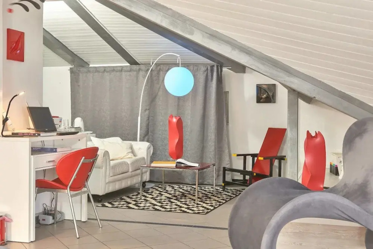 MoMart Guest House
