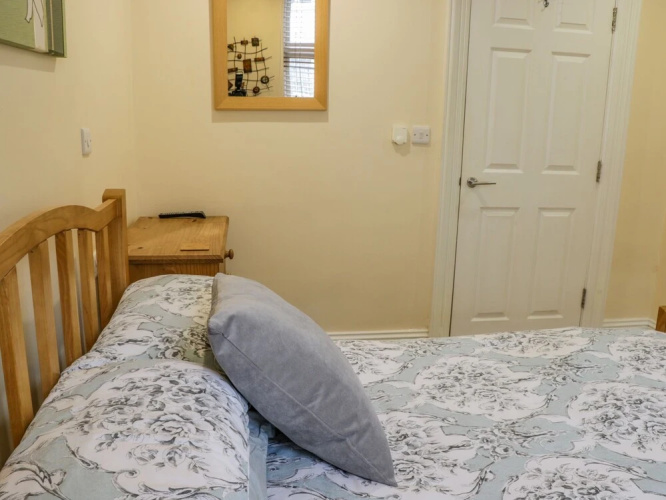 Apartment 6