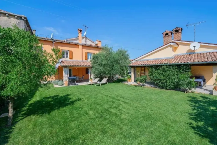 2 Bedrooms Cottage