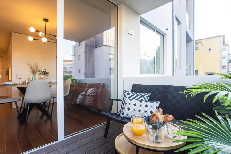 Bombarda Apartments by LovelyStay