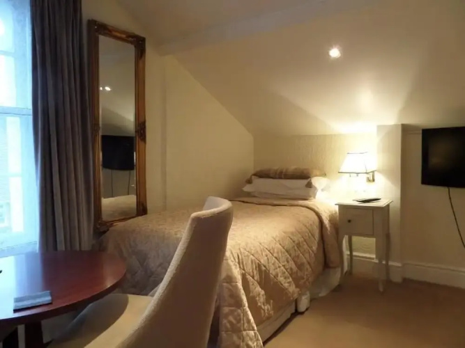 Bentley Tower Hotel
