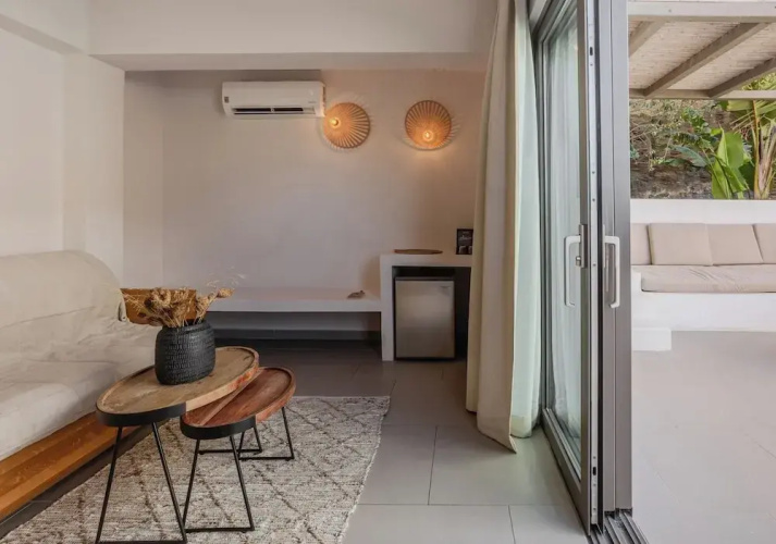 Amal Kythnos Suites