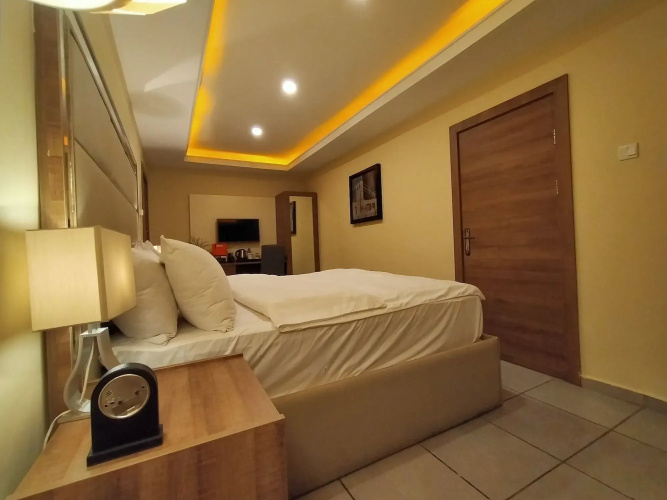 Iris Hotel