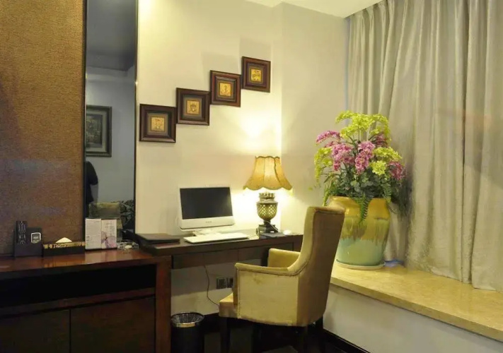 Chengdu West Care Hotel