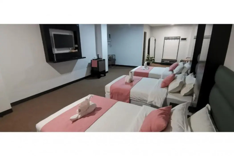 Palette Angeles, Formerly Boss Hotel