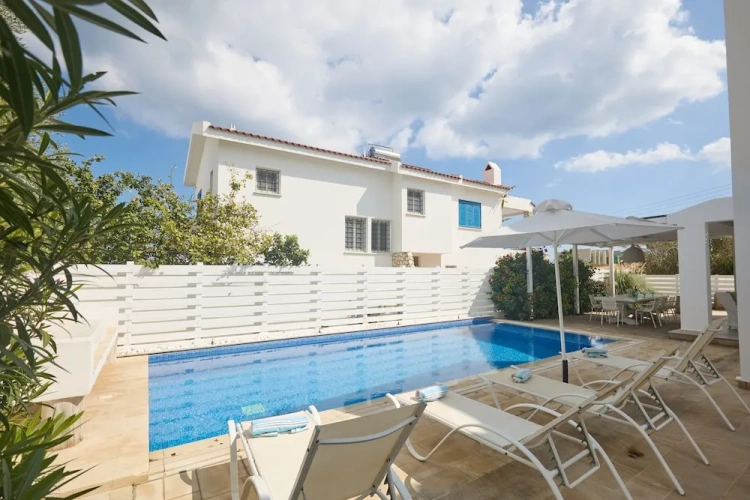 5 Bedrooms Villa with garden view