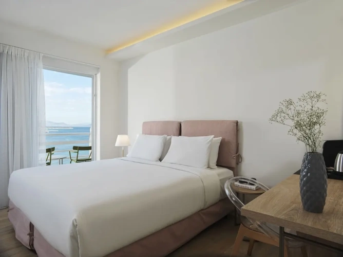 Superior Double room with balcony and with partial sea view