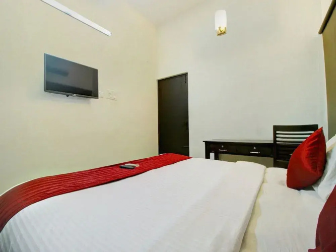 OYO 12069 Rankghas Residency