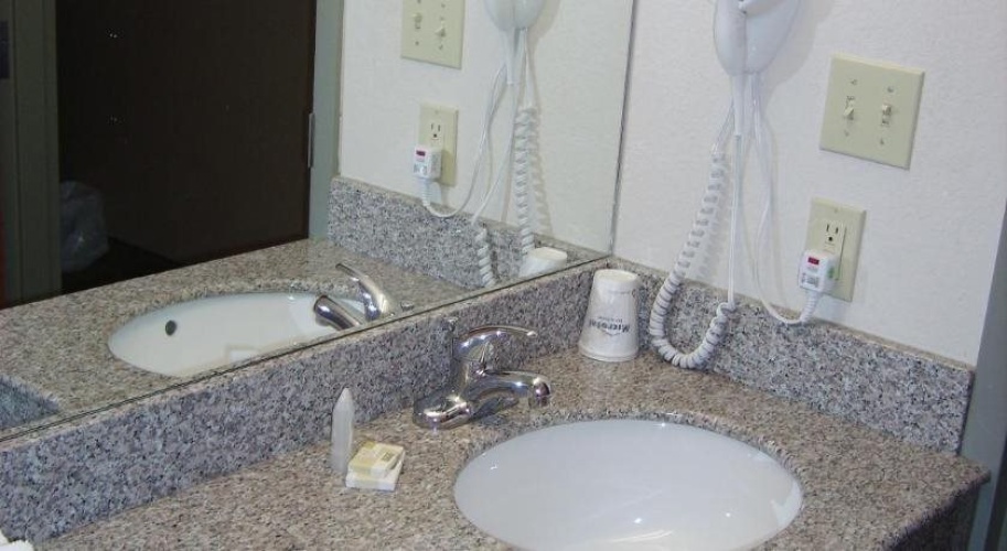 Parry Sound Inn & Suites photo 9
