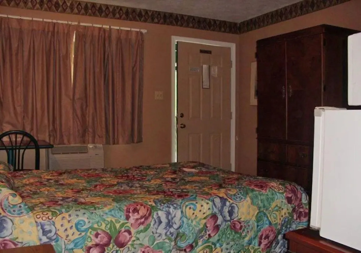 K-River Motel & Campground