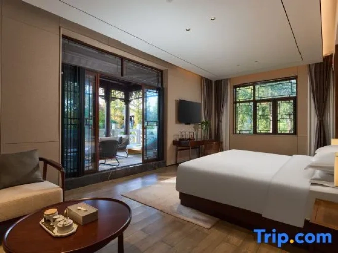 1 Bedroom Suite with garden view