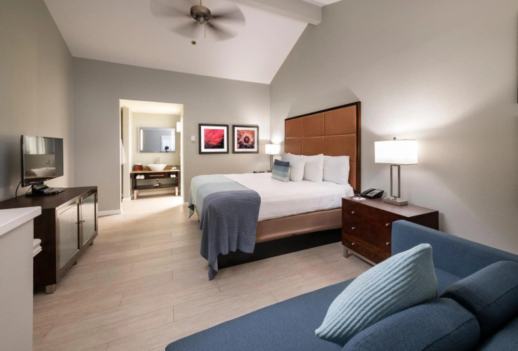 Mariposa Inn & Suites