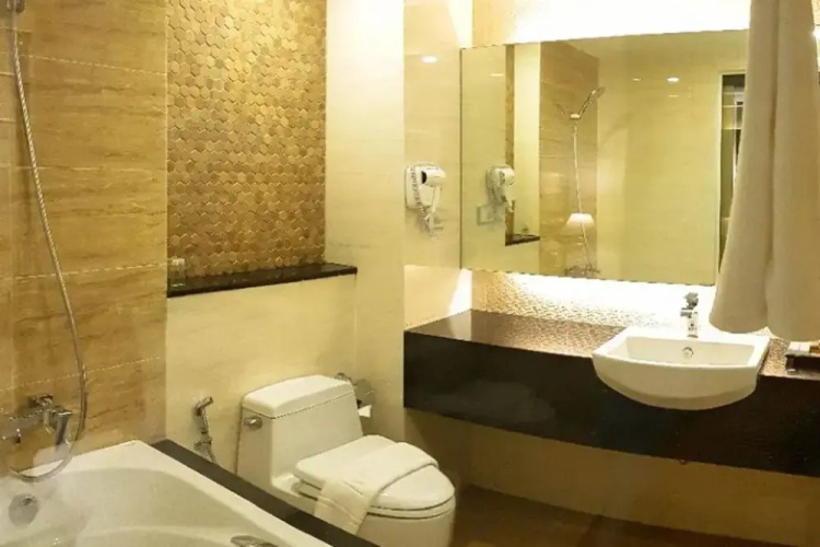 Crystal Luxury Hotel