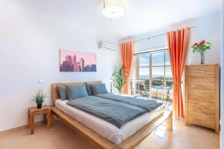 Lovely 2 bedroom apartment including pool, stunning ocean views & beach closeby