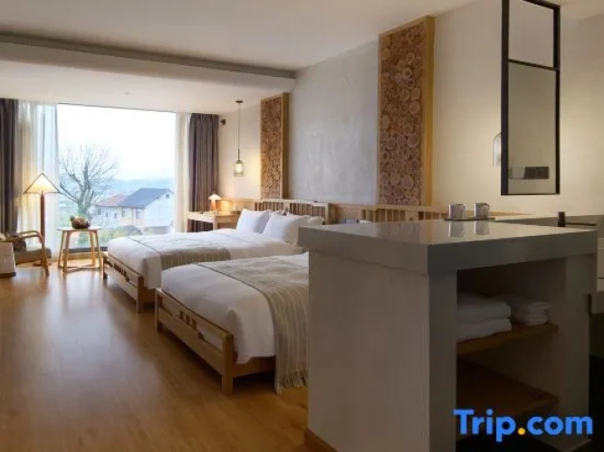 Standard Twin room with mountain view