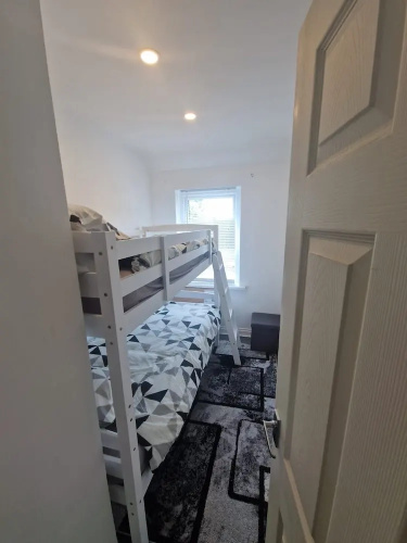 Captivating 2-bed Apartment in Tenby
