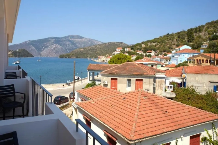 Standard Twin room with partial sea view