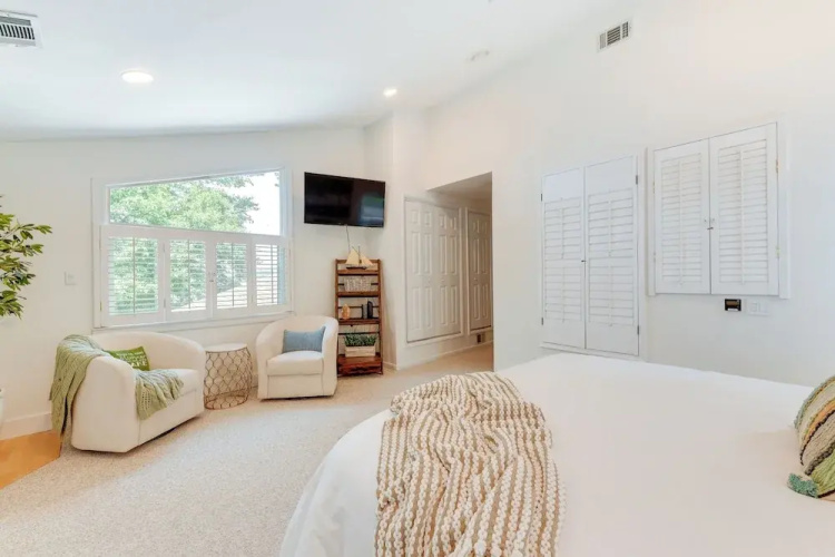 'commodore Bay Waterfront Home on Lake Norman!