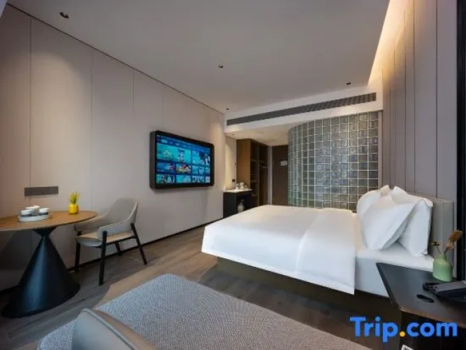 Standard Double room with city view