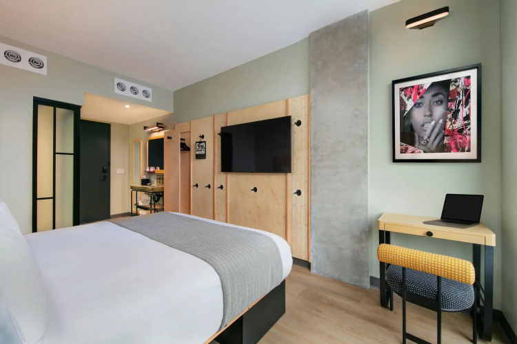 Moxy Brooklyn Williamsburg