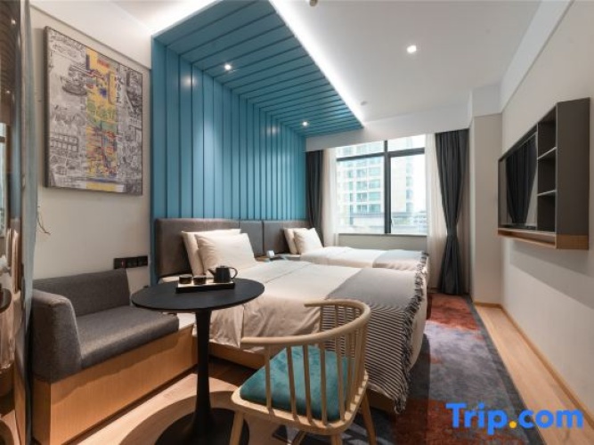 Standard Triple Family room with view