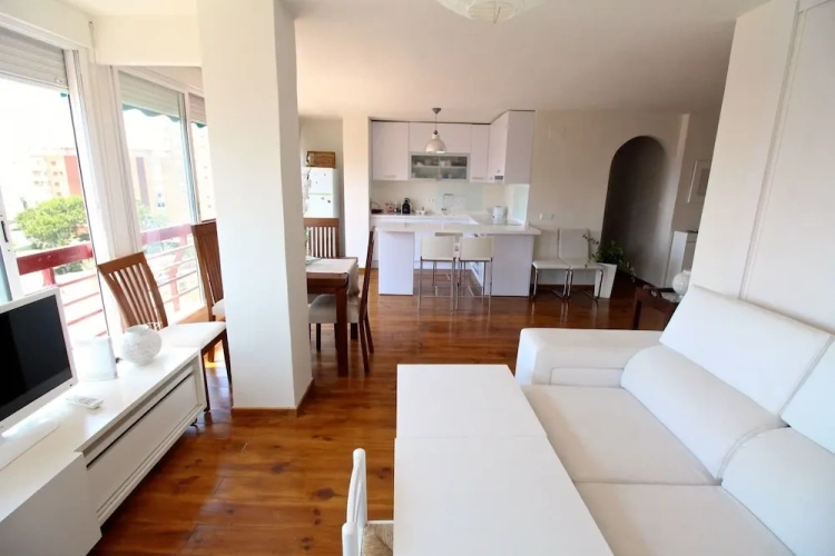 2 Bedrooms Apartment with sea view