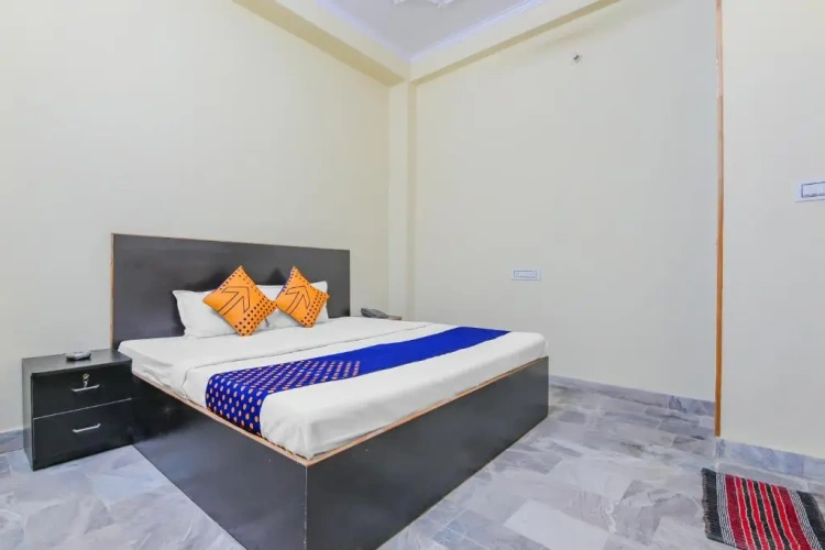 Standard Triple room