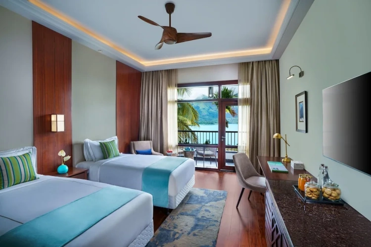 Deluxe Twin Cottage with balcony and with garden view