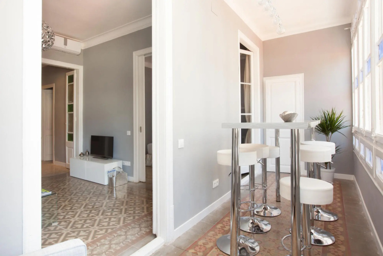 SOFIA 4 · Sofía's Gallery & Bath · Well Priced 6 Pax Spacious Home in Eixample