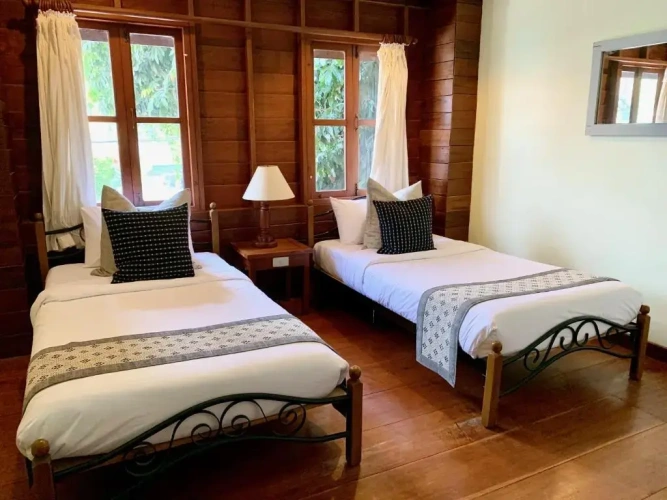 Standard Twin room with city view